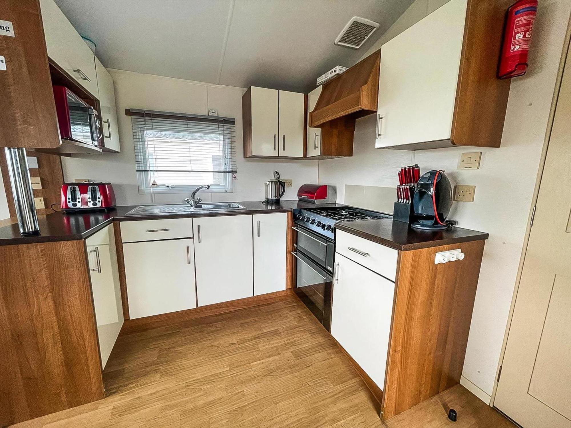 Great 8 Berth Caravan For Hire At St Osyth Beach In Essex Ref 28123Gc Clacton-on-Sea Exterior foto