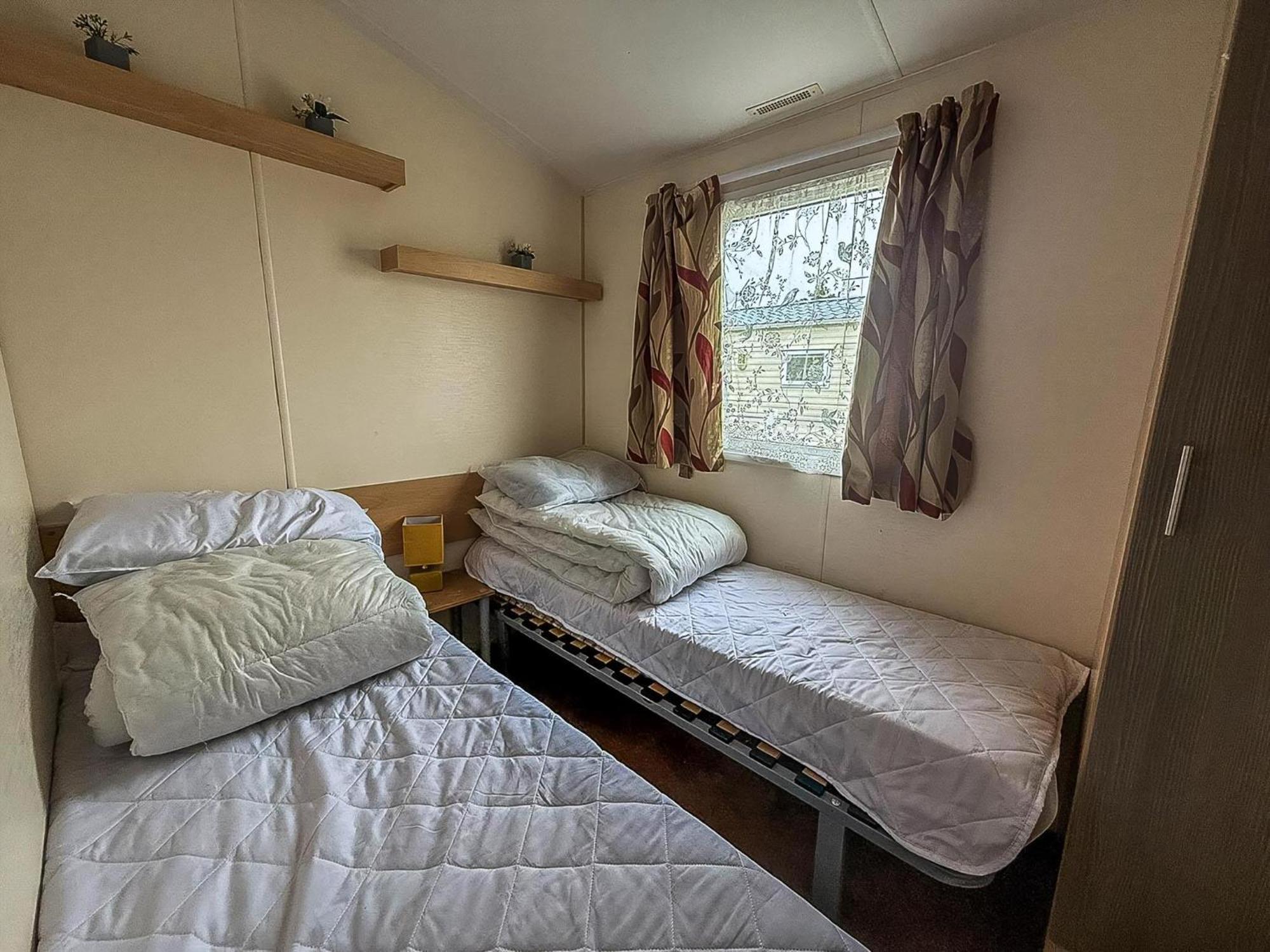 Great 8 Berth Caravan For Hire At St Osyth Beach In Essex Ref 28123Gc Clacton-on-Sea Exterior foto